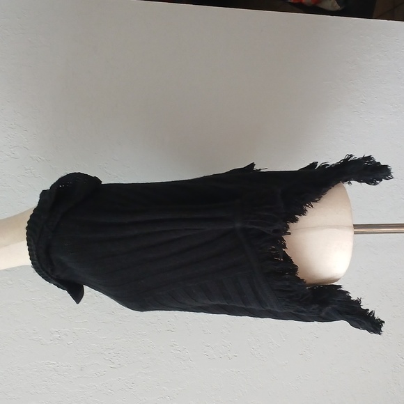 Poncho - Picture 4 of 7